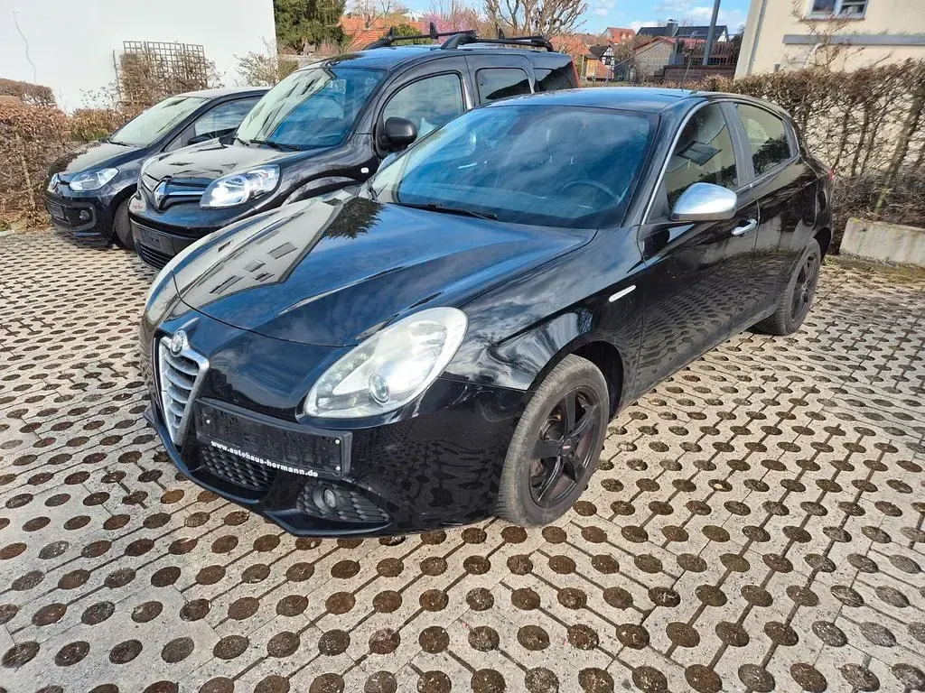 Gebraucht Alfa Romeo Giulietta Super 120 PS (88 kW) 2011 Schwarz Kleinwagen