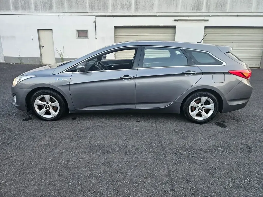Gebraucht Hyundai i40 Style 141 PS (103 kW) 2012 Grau Kombi