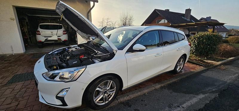 Gebraucht Ford Focus Cool & Connect 125 PS (91 kW) 2019 Weiß Limousine