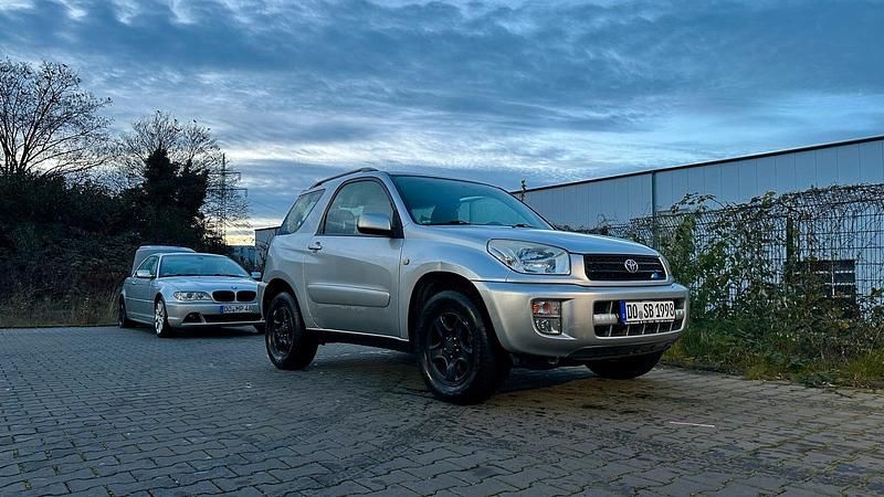 Gebraucht Toyota RAV4 125 PS (91 kW) 2001 Silber SUV