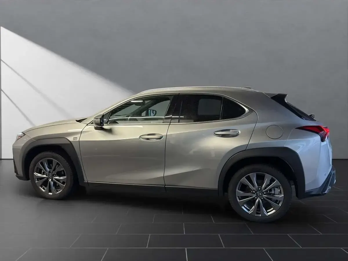 Gebraucht Lexus UX Sport Line 184 PS (135 kW) 2025 Silber SUV