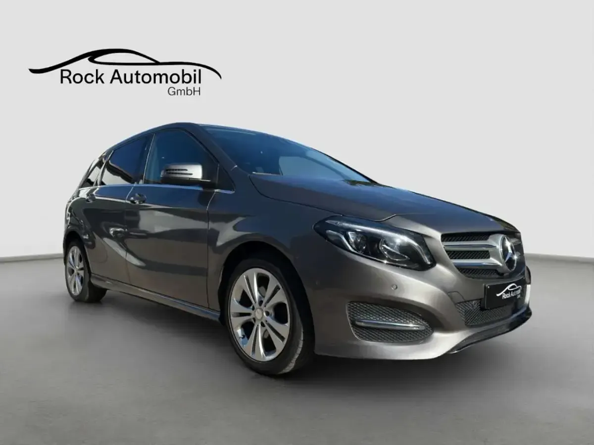 Gebraucht Mercedes B200 Urban 136 PS (100 kW) 2016 Grau Kleinwagen