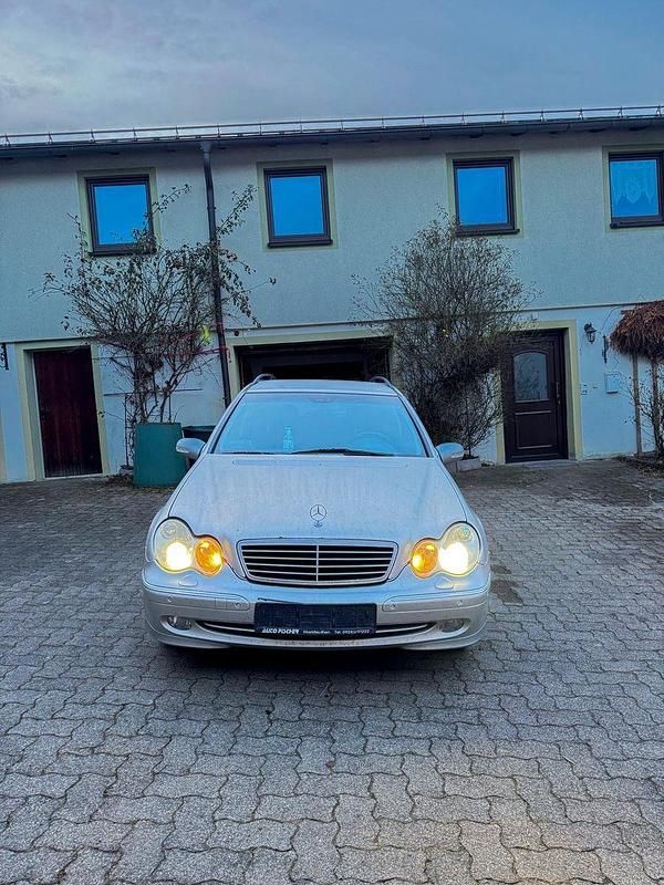 Silber Gebraucht 2002 Mercedes C220 Avantgarde Kombi | 1.500 € (Fairer Preis) - Bild 1/4
