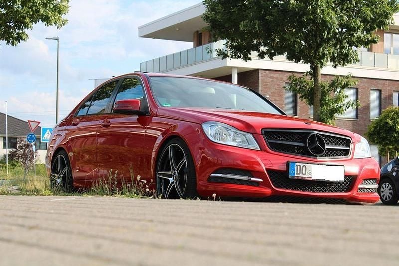 Rot Gebraucht 2012 Mercedes C220 Elegance Limousine | 15.300 € (Teuer) - Bild 1/4