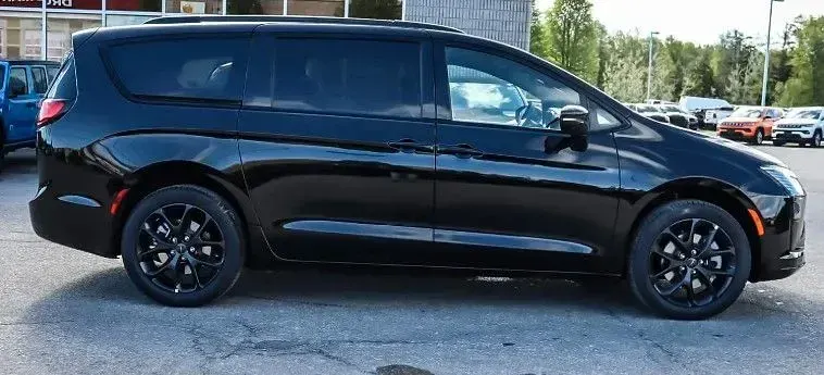 Neu Chrysler Pacifica Limited 291 PS (214 kW) 2026 Schwarz Van