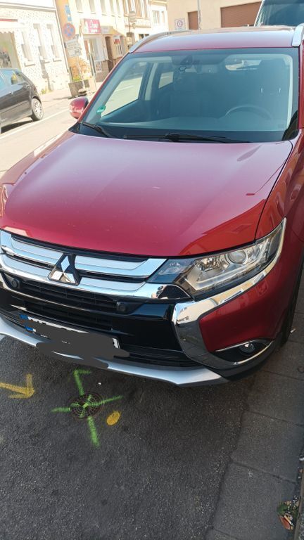 Rot Gebraucht 2017 Mitsubishi Outlander Plus SUV | 20.800 € (Fairer Preis) - Bild 1/4
