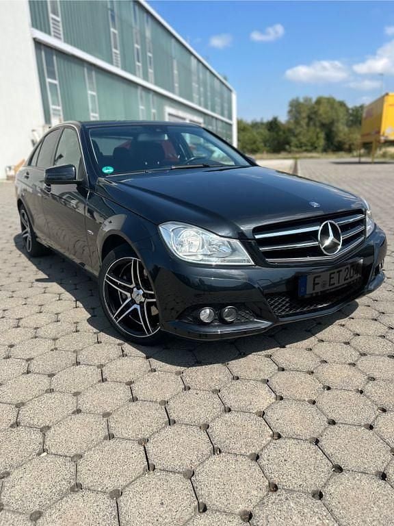 Schwarz Gebraucht 2011 Mercedes C200 Limousine | 8.950 € (Fairer Preis) - Bild 1/4