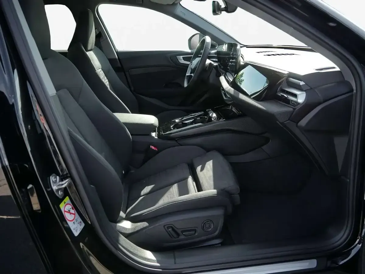 Gebraucht Audi A5 Sport 204 PS (150 kW) 2025 Mythosschwarz metallic Kombi