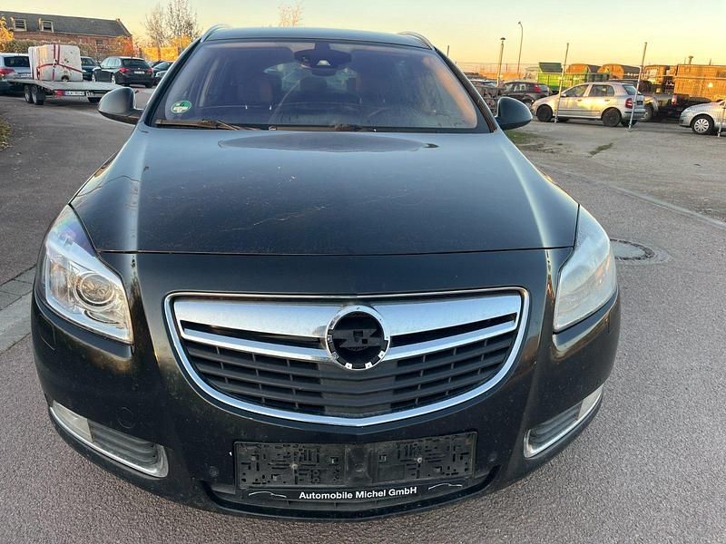 Usado Opel Insignia Innovation 194 HP (142 kW) 2013 Preto Carrinha