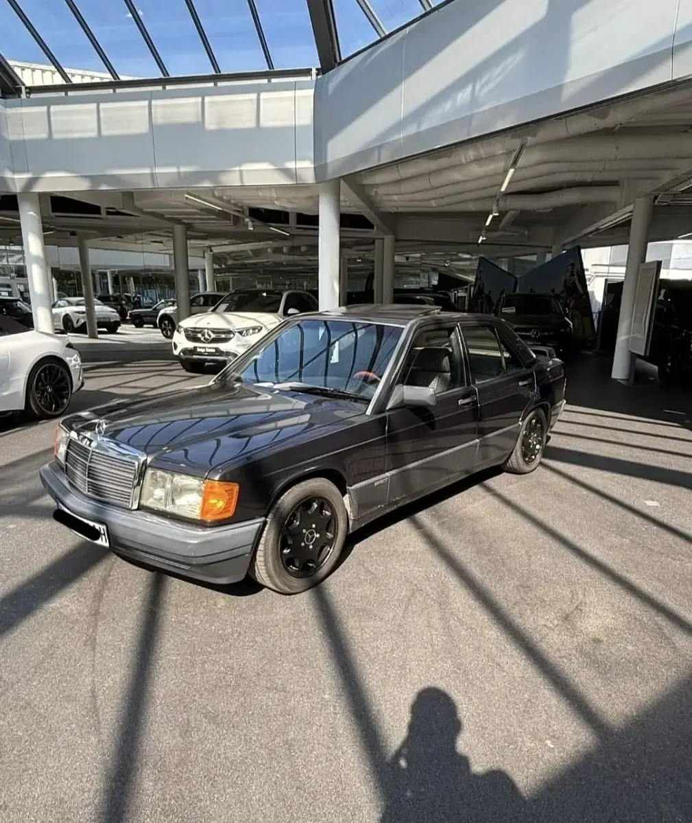Gebraucht Mercedes 190 Sportline 122 PS (89 kW) 1990 Schwarz Limousine