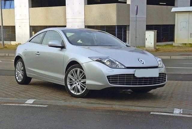 Silber Gebraucht 2010 Renault Laguna Coupé GT Coupé | 15.990 € - Bild 1/1