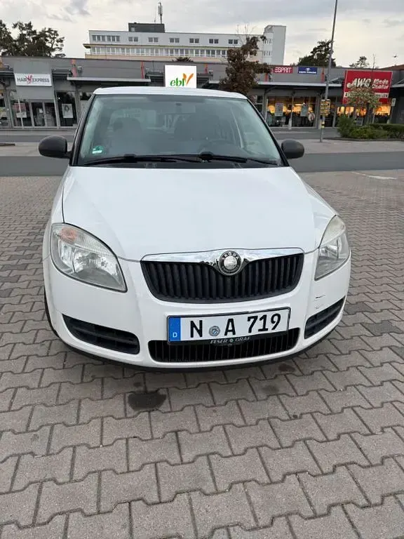 Gebraucht Skoda Fabia 60 PS (44 kW) 2009 Weiß Limousine