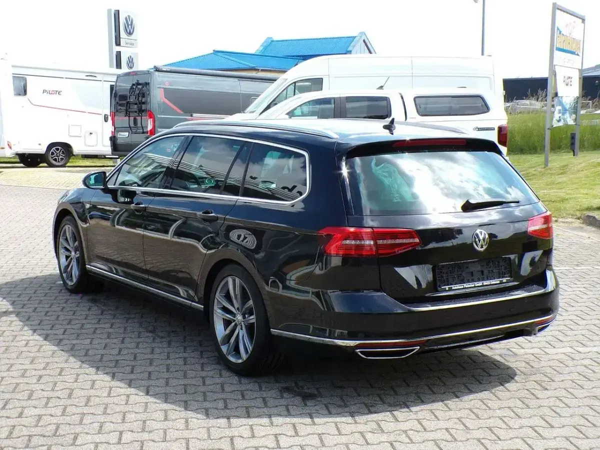 Gebraucht VW Passat Highline 220 PS (161 kW) 2015 Deep black perleffekt Kombi