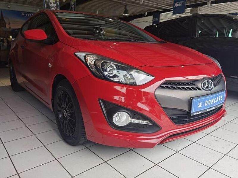 Gebraucht Hyundai i30 Edition 99 PS (72 kW) 2013 Rot Coupé