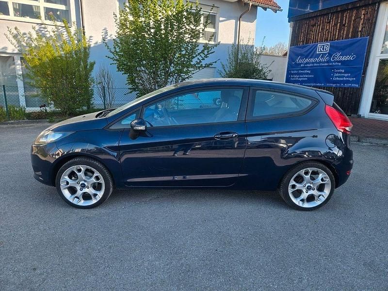 Gebraucht Ford Fiesta Trend 82 PS (60 kW) 2009 Blau Kleinwagen