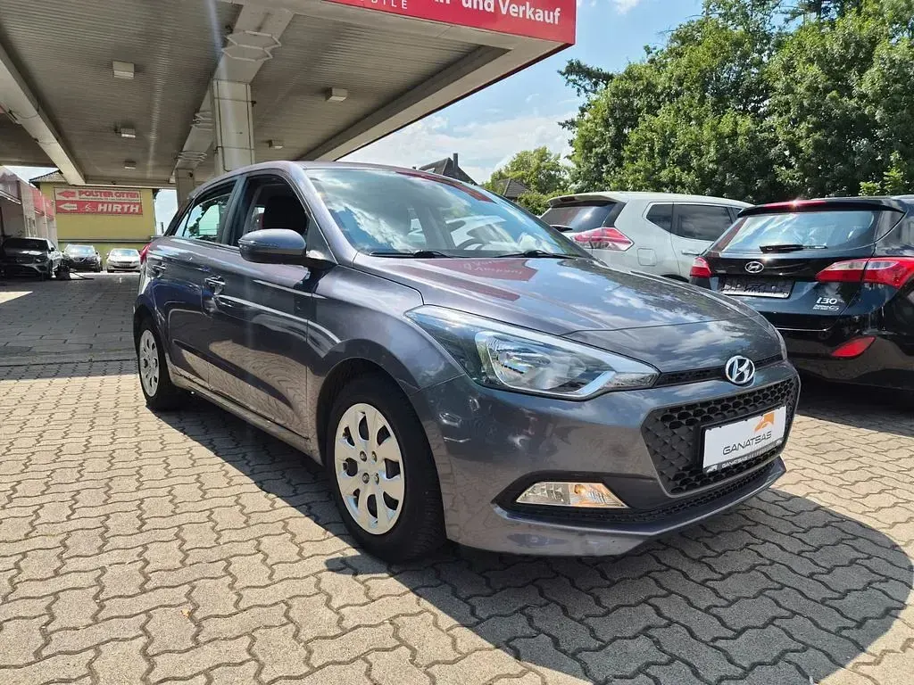 Gebraucht Hyundai i20 Trend 84 PS (61 kW) 2016 Grau Limousine