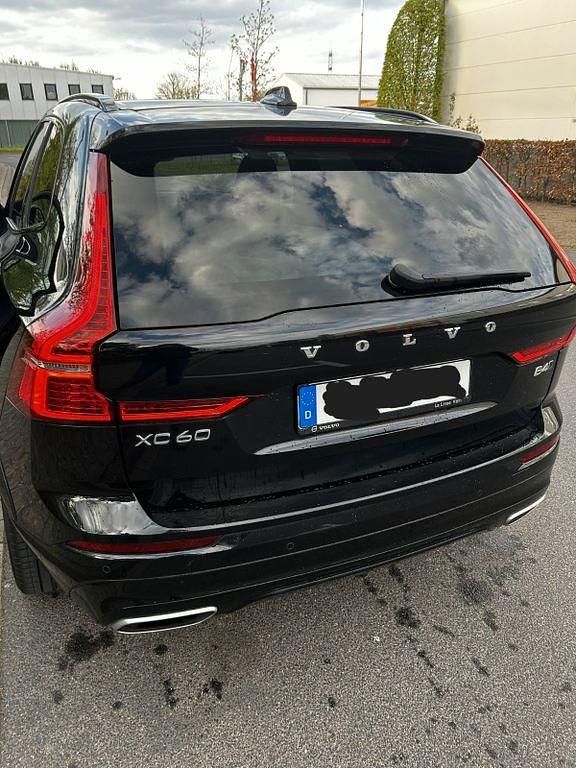 Gebraucht Volvo XC60 R-Design 197 PS (144 kW) 2021 Schwarz SUV