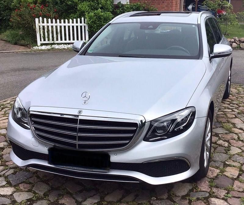 Grau Gebraucht 2019 Mercedes E200 Kombi | 23.700 € (Superpreis) - Bild 1/4