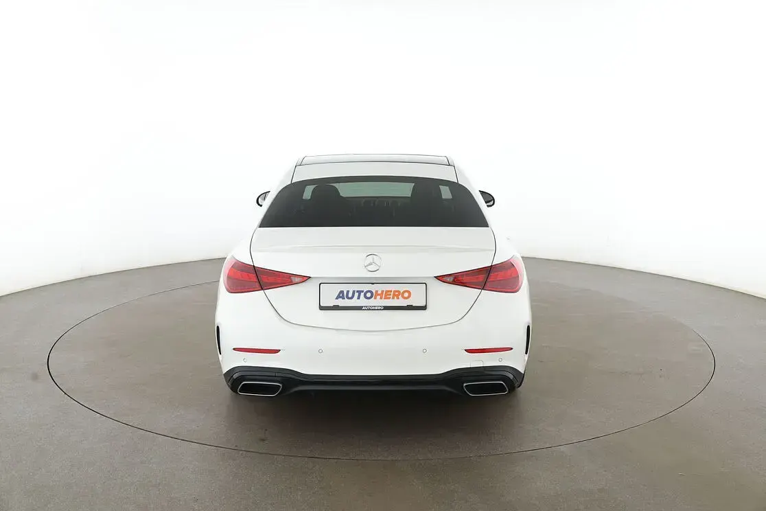 Gebraucht Mercedes C300 AMG line 2023 Weiß Limousine