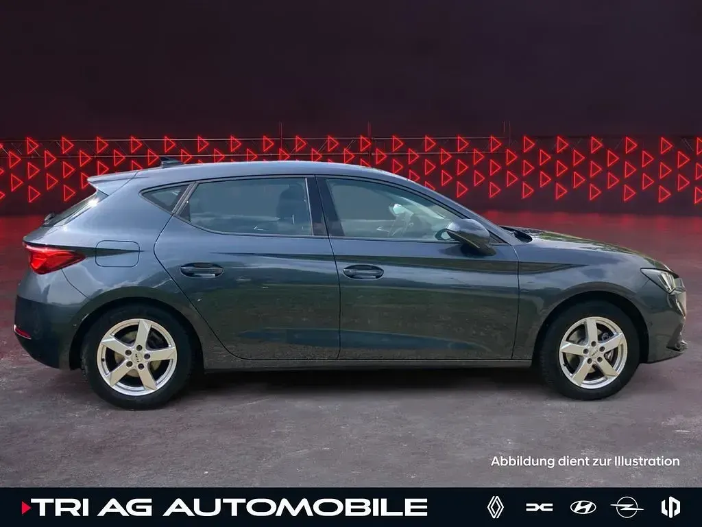 Gebraucht Seat Leon 131 PS (96 kW) 2021 Magnetic tech (metallic) Limousine