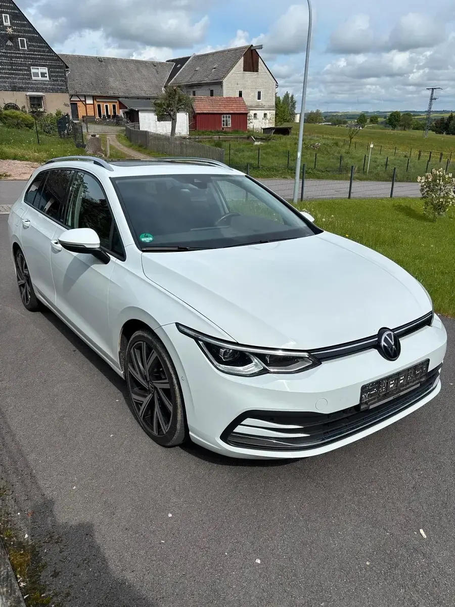 Gebraucht VW Golf VIII Active 150 PS (110 kW) 2023 Weiß Kombi