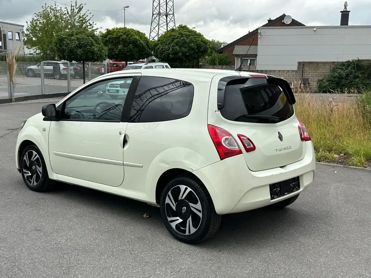 Używany Renault Twingo Dynamique 75 KM (55 kW) 2012 Biały Hatchback