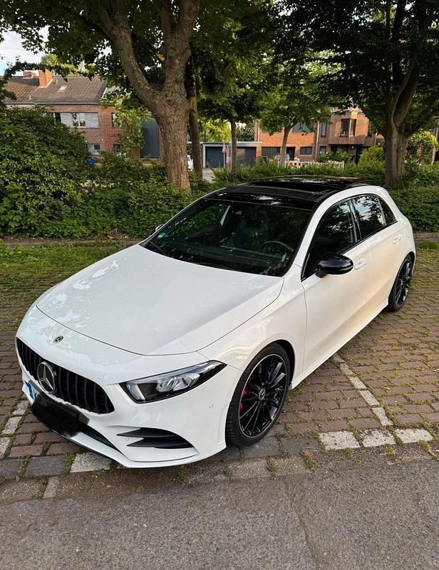 Weiß Gebraucht 2019 Mercedes A220 AMG line Kombi | 26.900 € (Etwas zu teuer) - Bild 1/4