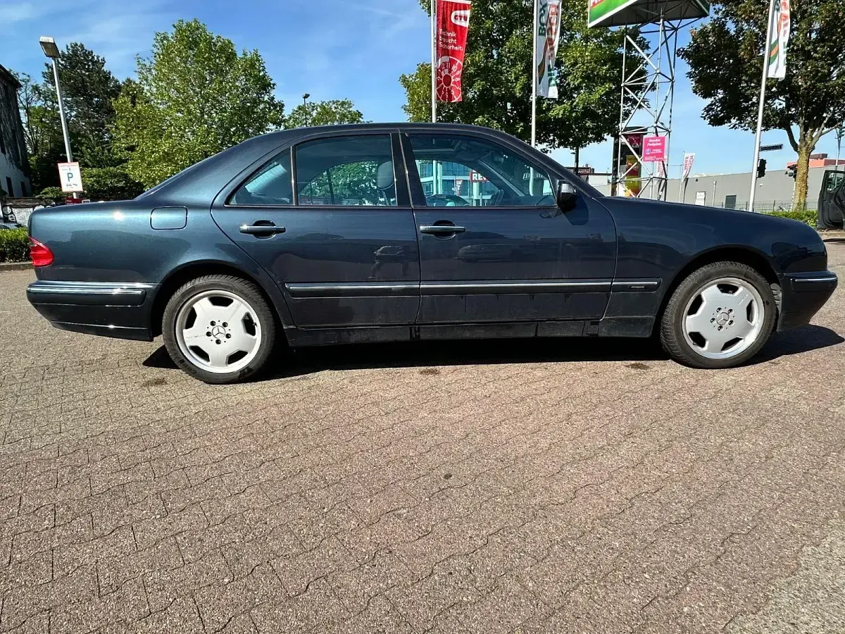 Gebraucht Mercedes E430 Avantgarde 279 PS (205 kW) 2002 Blau Limousine