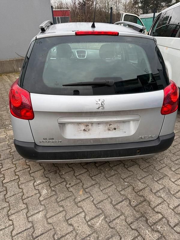 Gebraucht Peugeot 207 66 PS (48 kW) 2011 Silber Kombi