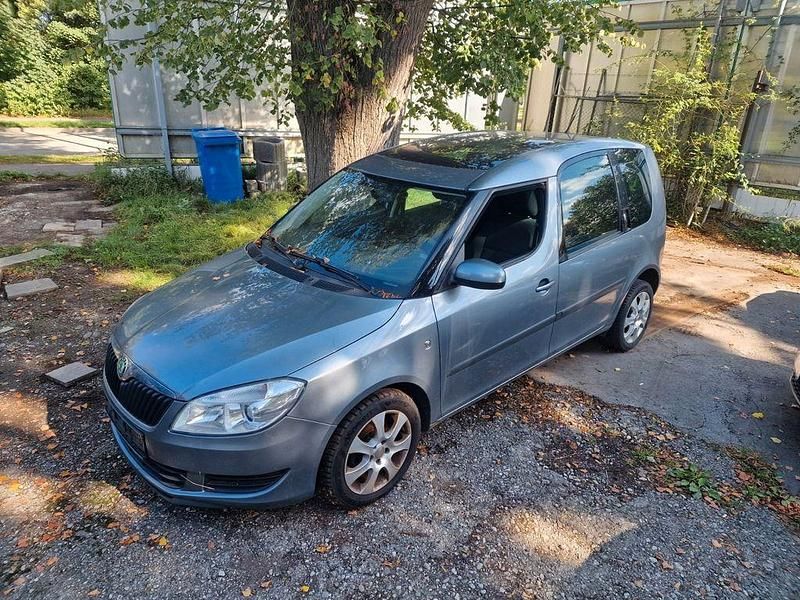 Grau Gebraucht 2011 Skoda Roomster Style Van / Kleinbus | 1.555 € (Guter Preis) - Bild 1/4