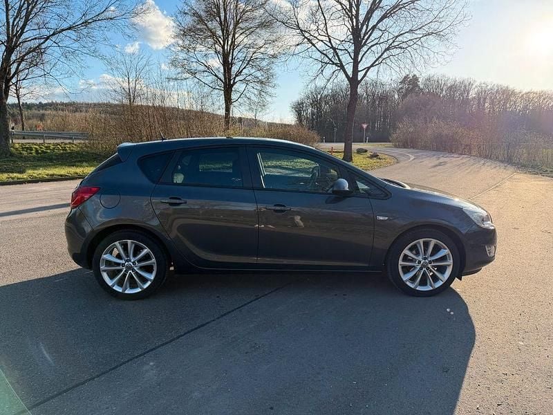 Gebraucht Opel Astra Design Edition 116 PS (85 kW) 2011 Grau Limousine
