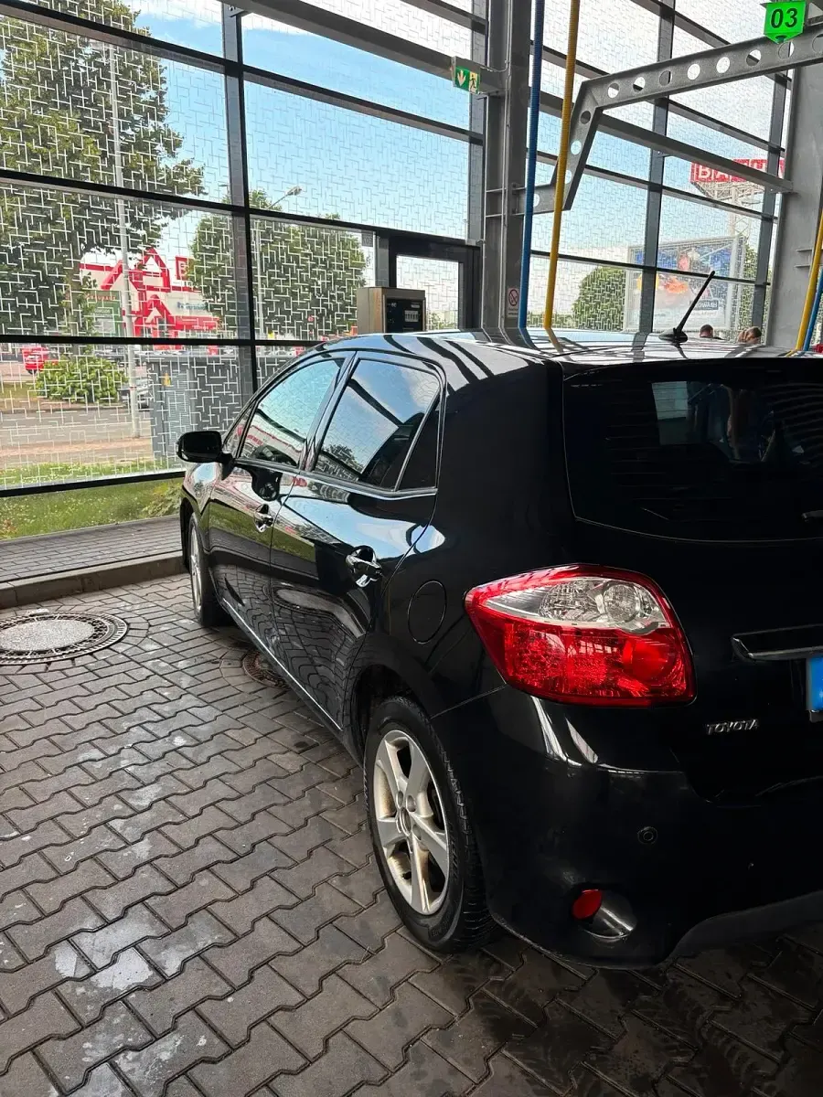 Gebraucht Toyota Auris 132 PS (97 kW) 2012 Schwarz Kleinwagen