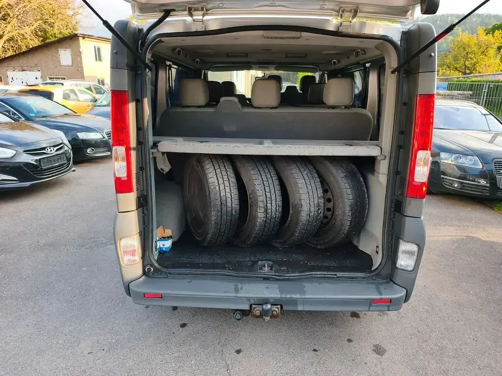 Gebraucht Opel Vivaro 114 PS (83 kW) 2008 Silber Van / Kleinbus