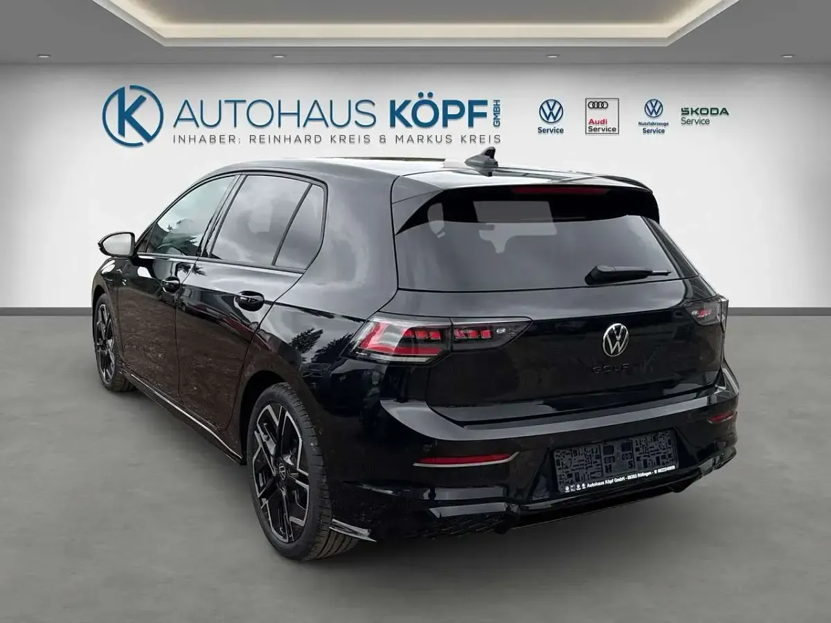 Neu VW Golf VIII Style 150 PS (110 kW) 2026 Grenadillschwarz metallic Limousine