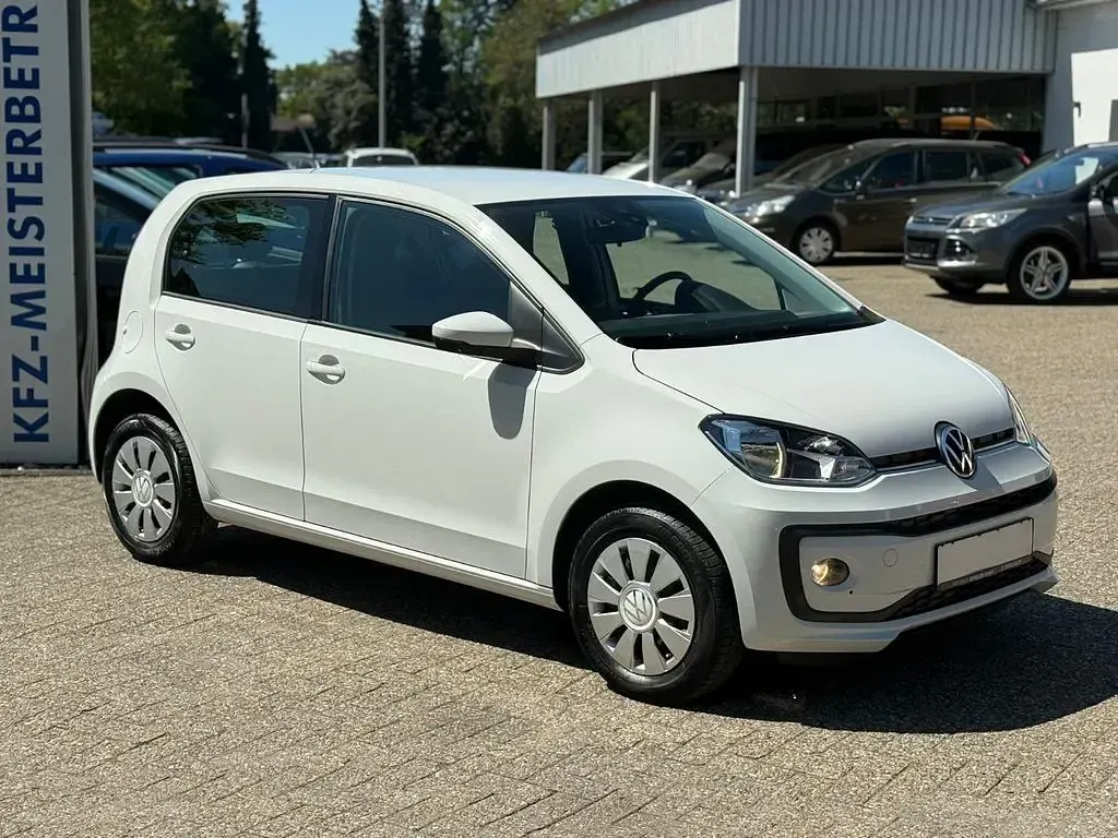 Second-hand VW up! 65 CP (47 kW) 2023 Alb Hatchback