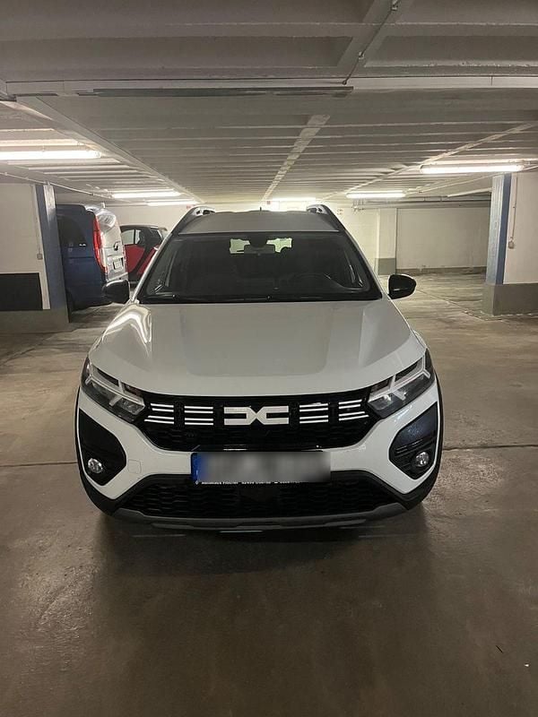 Weiß Gebraucht 2023 Dacia Jogger Extreme Kombi | 15.900 € (Superpreis) - Bild 1/4