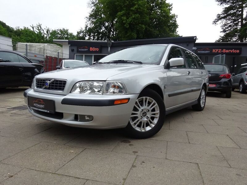 Grau Gebraucht 2002 Volvo V40 Kombi | 4.290 € (Teuer) - Bild 1/4