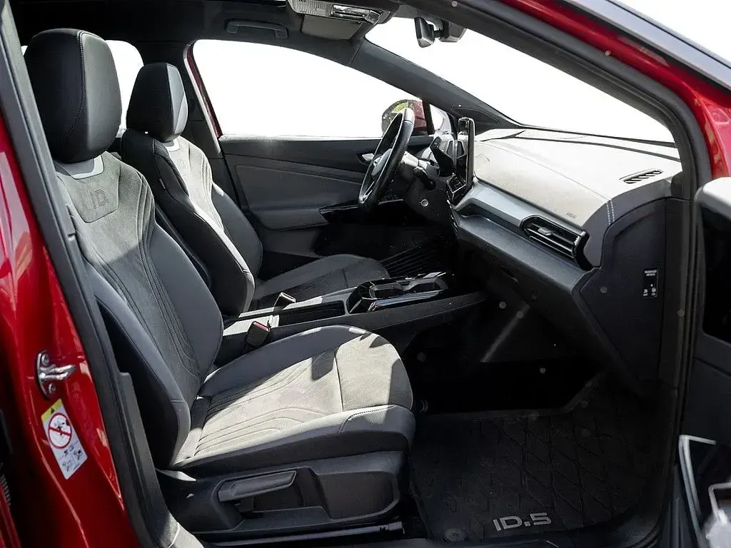 Second-hand VW ID.5 Pro Performance 150 kW (204 CP) 2023 Roșu SUV