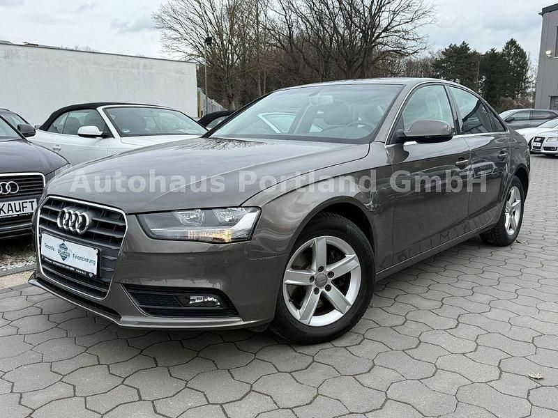 Gebraucht Audi A4 Attraction 120 PS (88 kW) 2012 Grau Limousine