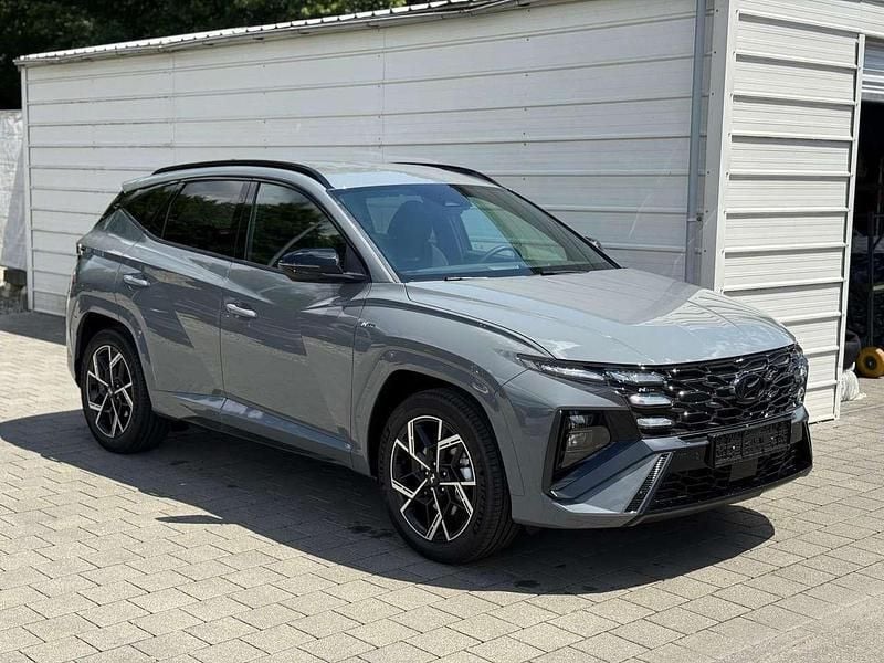 Shadow grey uni Neu 2025 Hyundai Tucson N Line SUV | 29.390 € (Guter Preis) - Bild 1/4