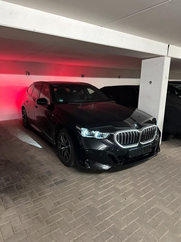 Schwarz Gebraucht 2024 BMW 520 Kombi | 53.500 € (Guter Preis) - Bild 1/4