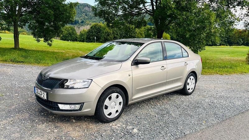 Braun Gebraucht 2012 Skoda Rapid Ambition Limousine | 6.900 € - Bild 1/4