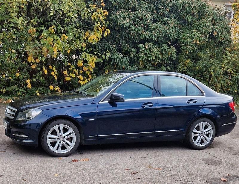 Gebraucht Mercedes C180 Avantgarde 156 PS (114 kW) 2011 Blau Limousine