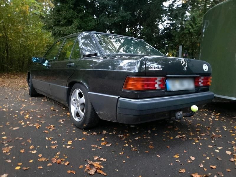 Gebraucht Mercedes 190 109 PS (80 kW) 1988 Schwarz Limousine