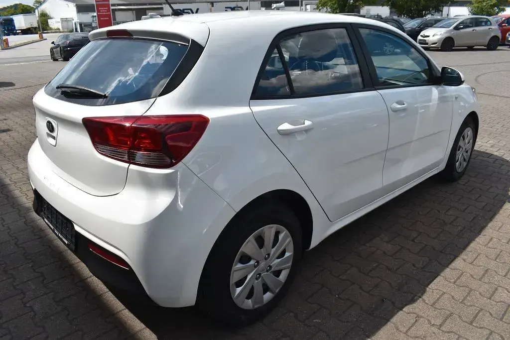 Gebraucht Kia Rio Attract 84 PS (61 kW) 2020 Weiß Limousine