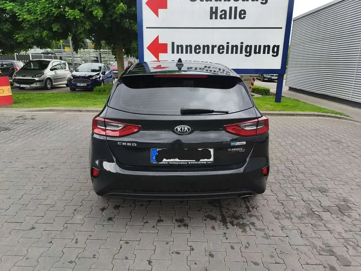 Gebraucht Kia Ceed Vision 136 PS (100 kW) 2020 Schwarz Kleinwagen