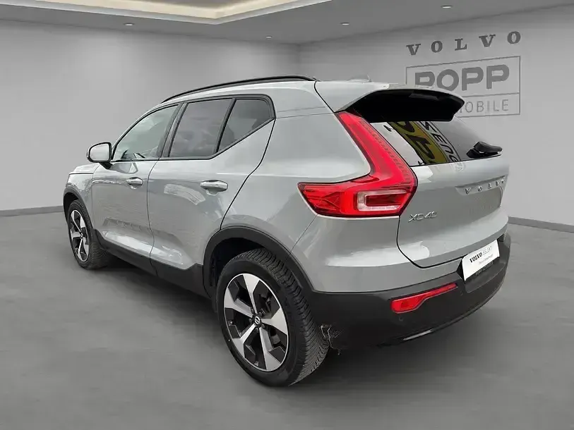 Używany Volvo XC40 Plus 163 KM (119 kW) 2024 Szary SUV