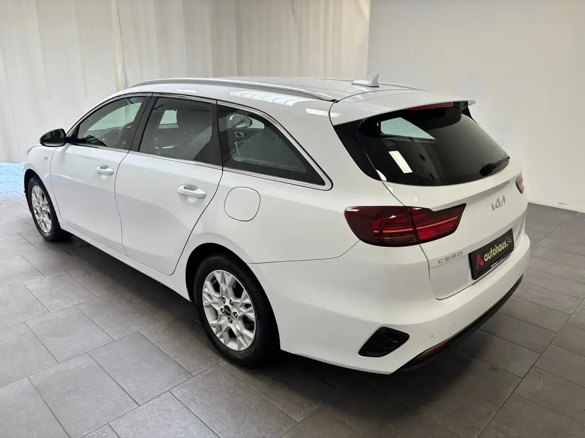 Gebraucht Kia Ceed Vision 136 PS (100 kW) 2023 Weiß Kleinwagen