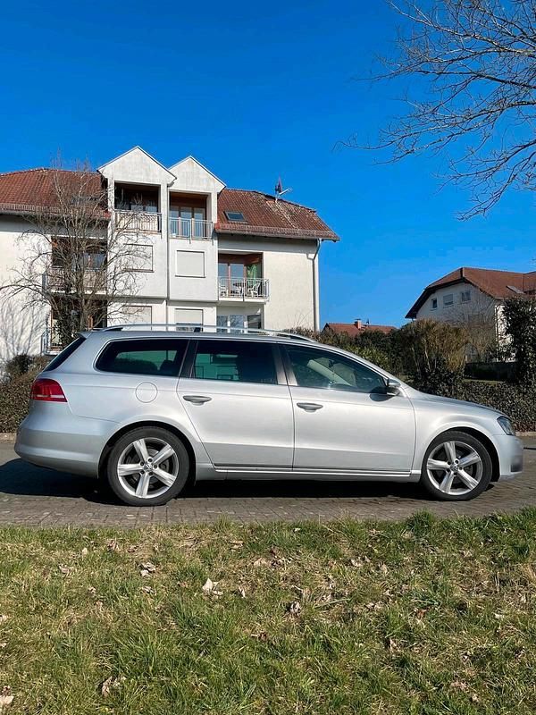 Gebraucht VW Passat 105 PS (77 kW) 2012 Grau Kombi