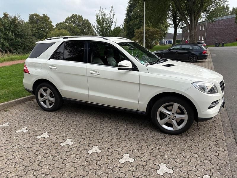 Gebraucht Mercedes ML350 258 PS (189 kW) 2012 Weiß SUV